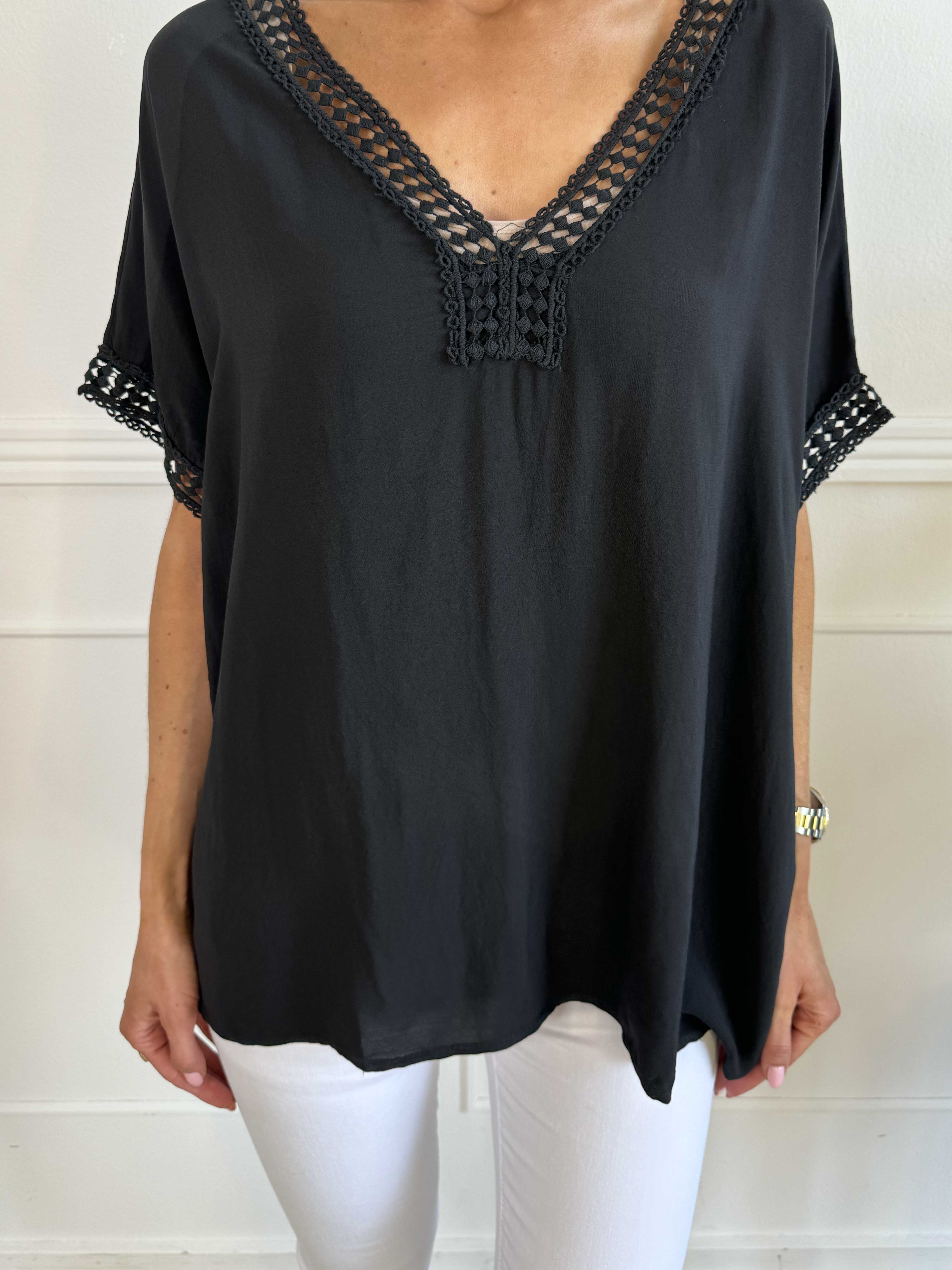 Muna - Simpel tunika i let viskose med broderinger